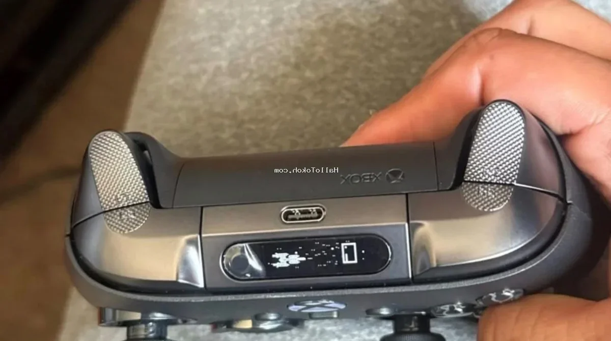 Xbox Elite Series 3 Controller Leak Reveals Innovative Mini Screen Design